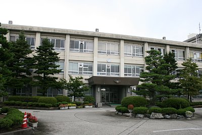 富山東高校校舎
