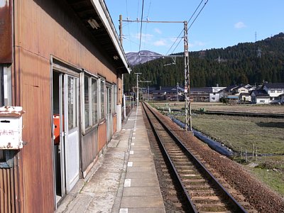 下立駅ホームを宇奈月方面へ