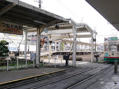 上滝線ホームと市内軌道線ホーム