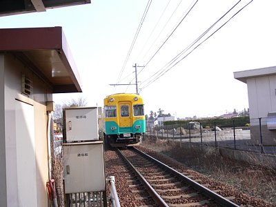 小杉駅を発車する10030系電車