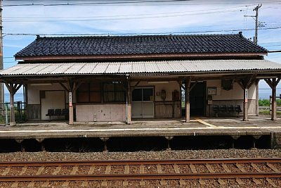 駅舎とホーム