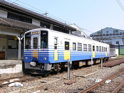 1番ホームと2番ホームを交互に使用します