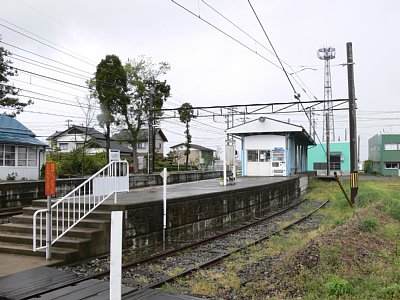 島式ホームの一線は丸岡線ホーム跡です