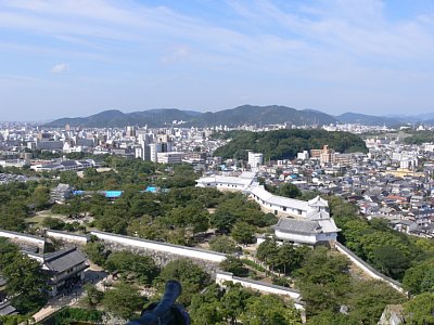 姫路城天守6階から西の丸を望む