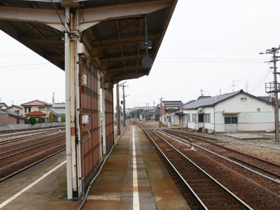 ホームに上屋があります