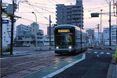 ペイント電停に入線