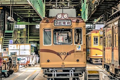 車庫で整備中