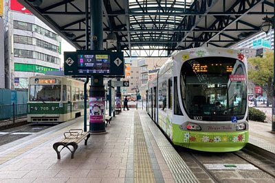 1番ホームには1000形電車
