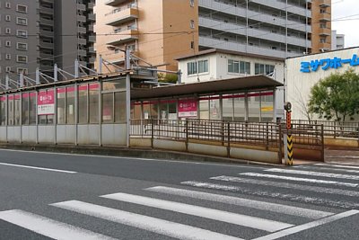 ホームの上屋が長い