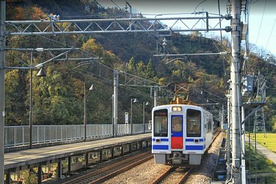 HK100型普通列車