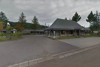 駅前にバス停