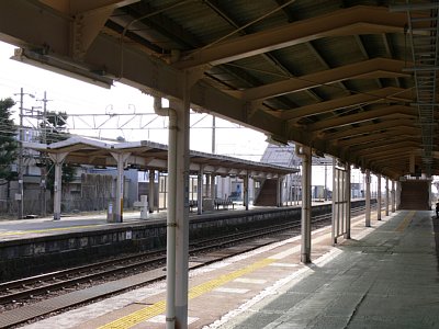泊駅ホーム