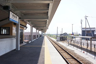 城端線ホームは1面1線です