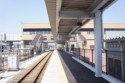 城端線ホームは1面1線です