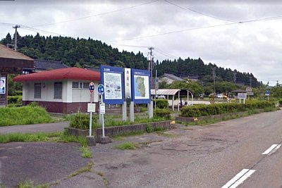 三明駅跡にはバス停があります