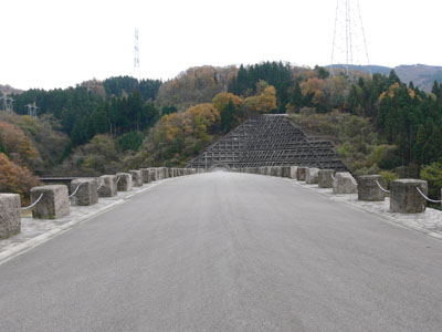 右岸側から天端
