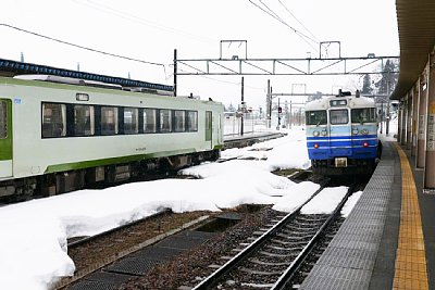 キハ110系気動車と115系電車