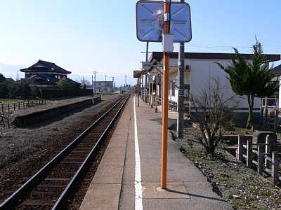 高儀駅ホーム