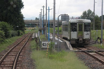 島式ホームと構内踏切