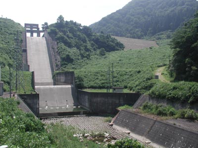 導流路と減勢工、副ダム