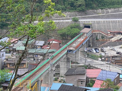 神岡鉱山前駅遠景