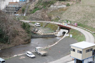 仮排水路トンネルと下流仮締切