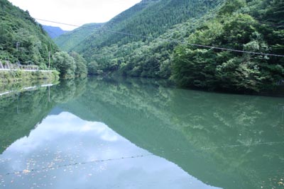 ダム湖は久々野貯水池と呼びます