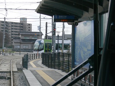 奥田中学校前駅ホーム