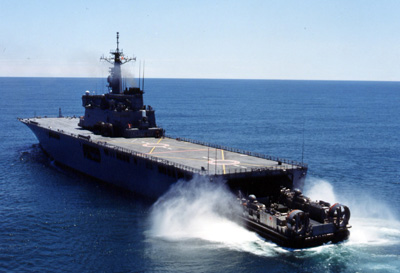 LST4001「おおすみ」