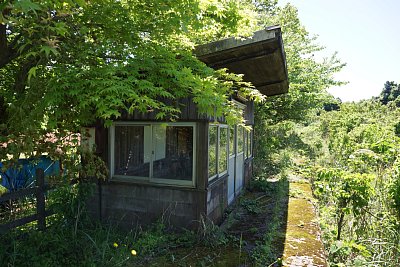 前波駅待合所