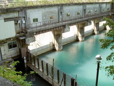 左岸上流側から見た堤体