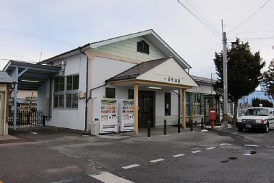 旧駅舎ですがまだまだいけそうな気も