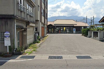 有明駅前にバス停があります