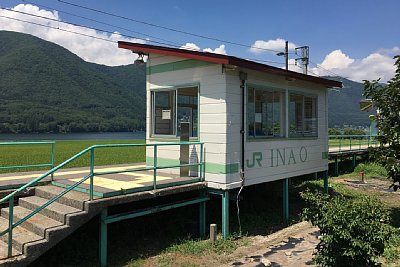 待合所は階段を上ります