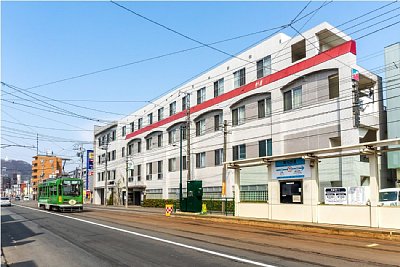 東屯田通停留場ホーム