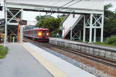 115系が到着します