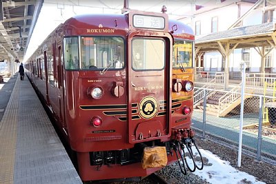 115系「ろくもん」が入線しています
