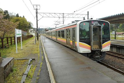 普通列車が到着します