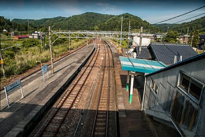 左側の線路が撤去されている