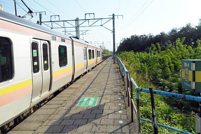 普通列車が停車しています