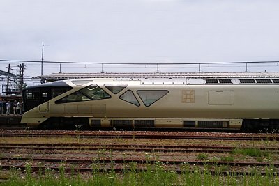 E001系