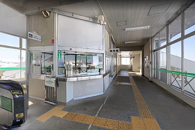 改札・窓口・券売機など