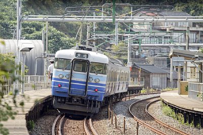 普通列車が到着します