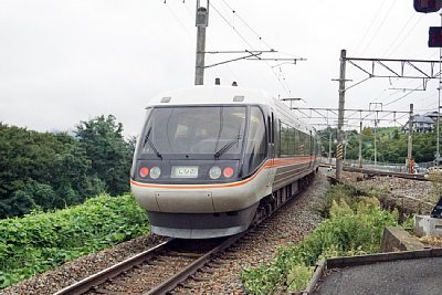 特急「しなの」が通過します
