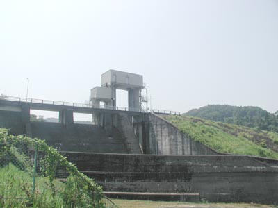 白岩川ダム全景
