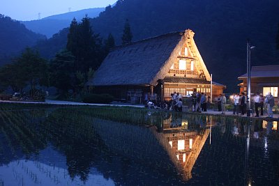 逆さ合掌