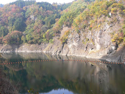 ダム湖は裾花湖と名付けられています