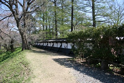 土塁の上に城壁
