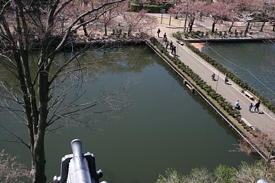 三階櫓から内堀西側方面を見る