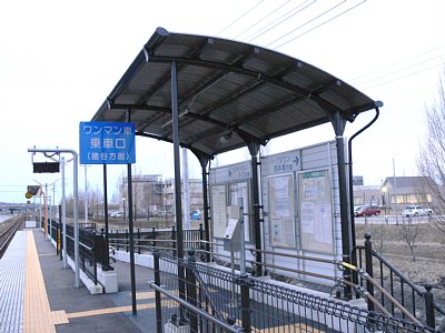 ホームに上屋があります